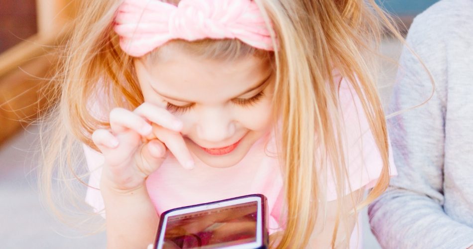 Harmful-effects-of-smartphones-on-kids