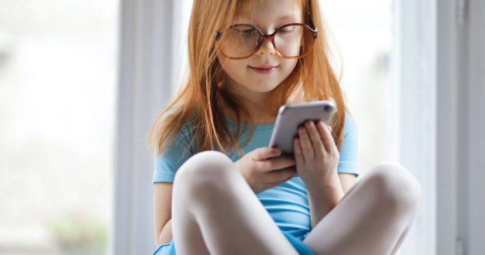 How-to-keep-your-kids-away-from-your-smartphones